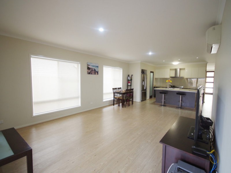27 Banya Crescent, Springfield Lakes QLD 4300