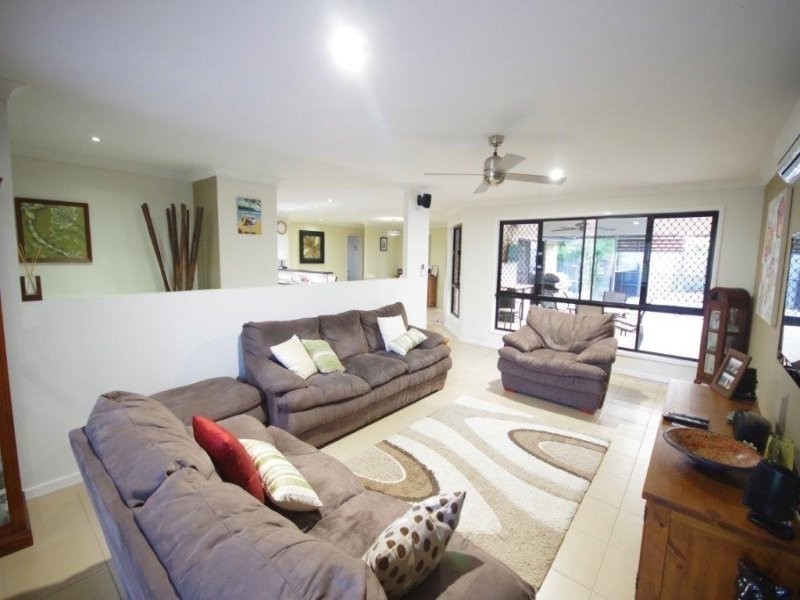 8 Dennis Close, Calamvale QLD 4116