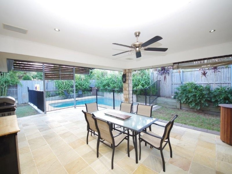 8 Dennis Close, Calamvale QLD 4116