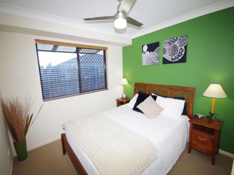 8 Dennis Close, Calamvale QLD 4116