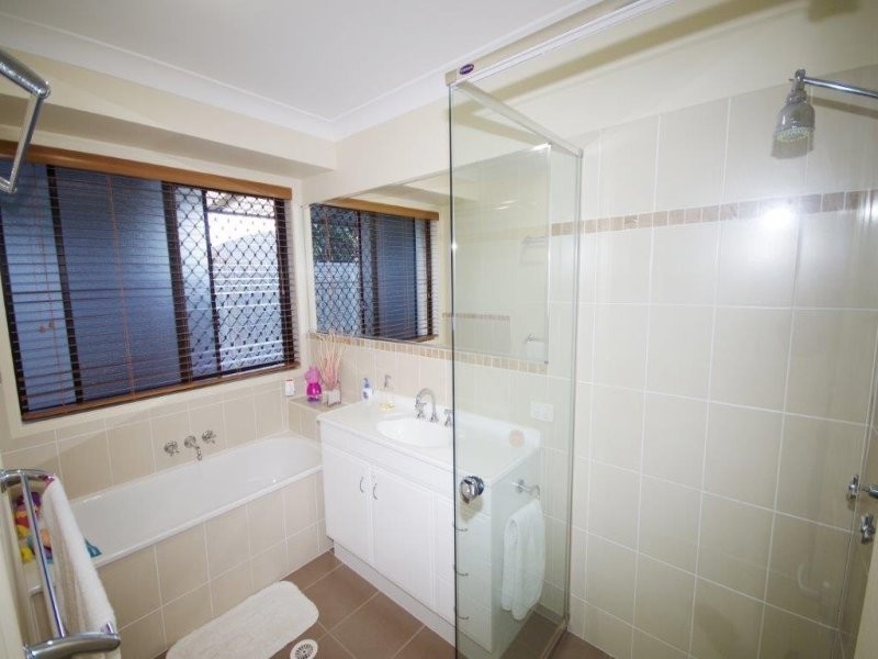 8 Dennis Close, Calamvale QLD 4116