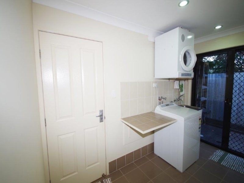 8 Dennis Close, Calamvale QLD 4116