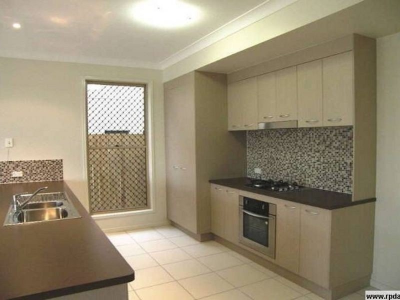 222 Lakeside Avenue, Springfield Lakes QLD 4300