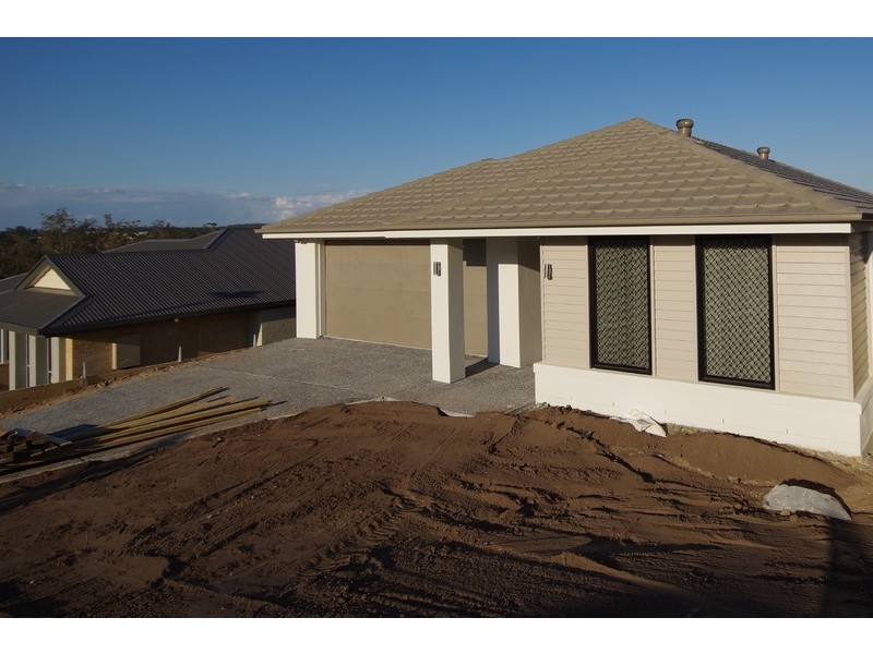 10 Oxenham Circuit, Augustine Heights QLD 4300
