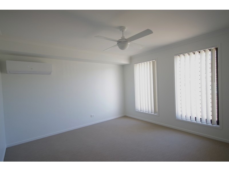 10 Oxenham Circuit, Augustine Heights QLD 4300