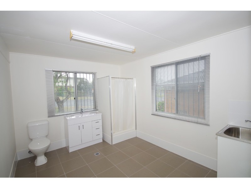 6 William Street, Blackstone QLD 4304