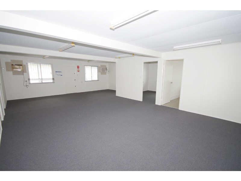 6 William Street, Blackstone QLD 4304