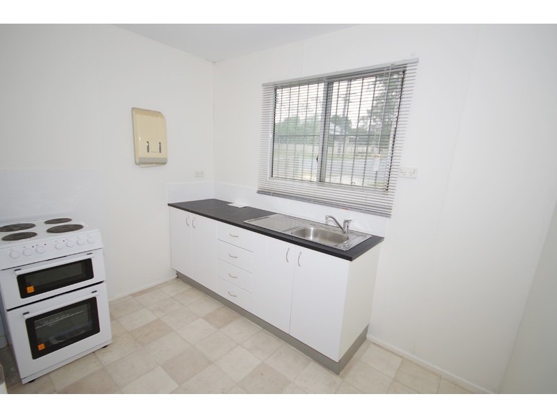 6 William Street, Blackstone QLD 4304