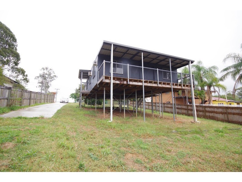 6 William Street, Blackstone QLD 4304