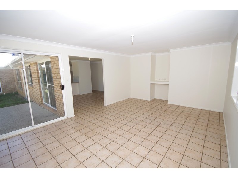 2 Vanessa Court, Camira QLD 4300