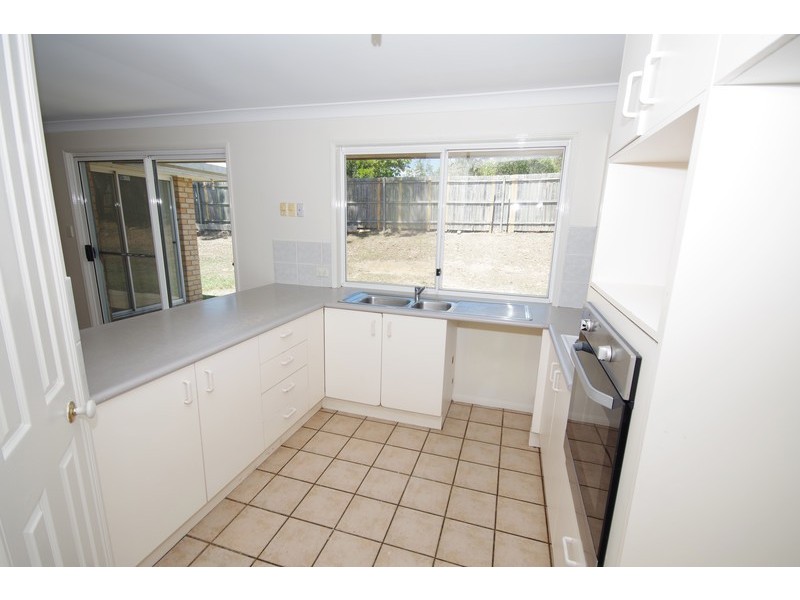 2 Vanessa Court, Camira QLD 4300