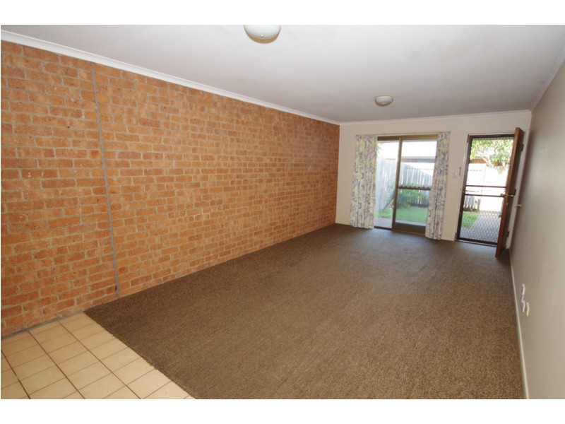 2/296 Redbank Plains Road, Bellbird Park QLD 4300