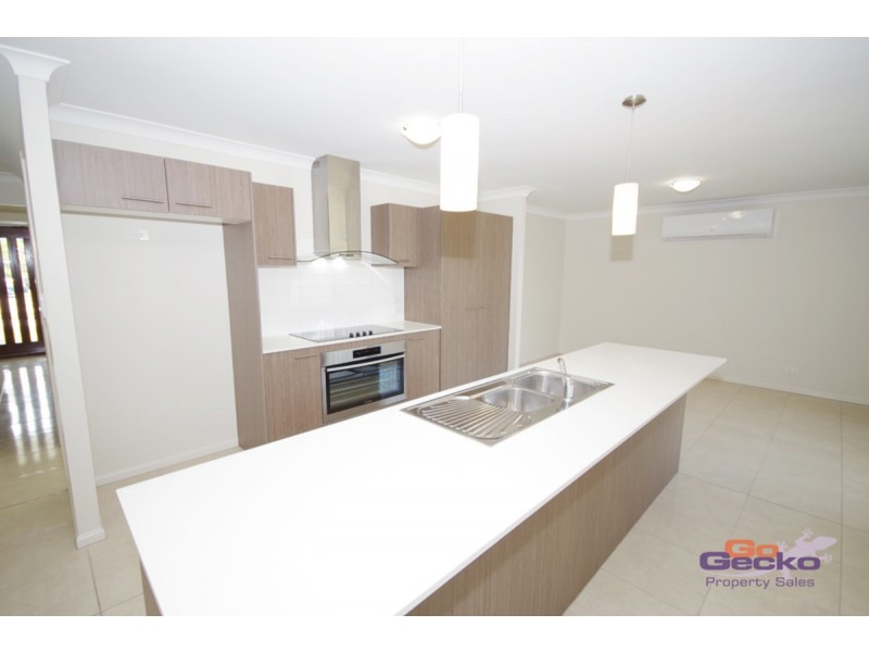 54 Fitzpatrick Circuit, Augustine Heights QLD 4300