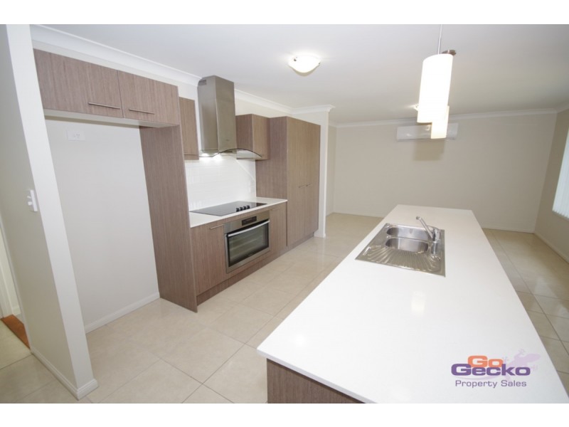 54 Fitzpatrick Circuit, Augustine Heights QLD 4300