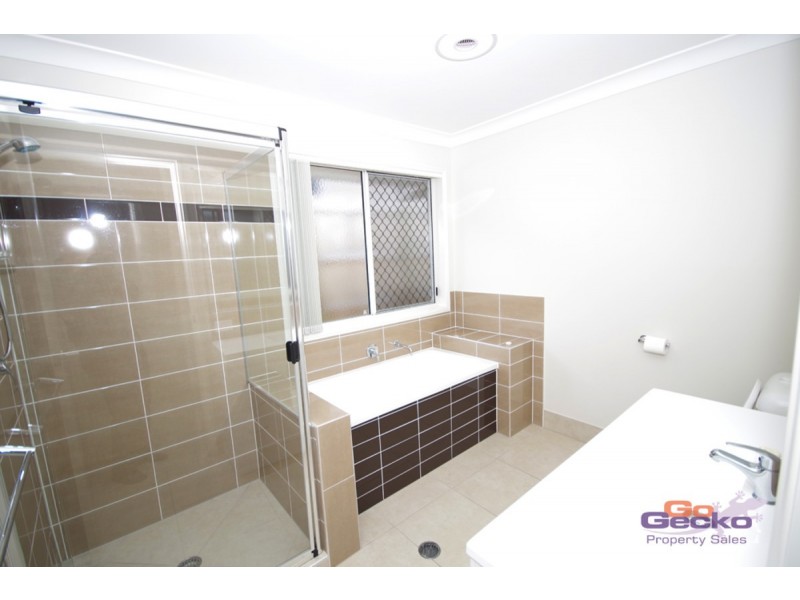 54 Fitzpatrick Circuit, Augustine Heights QLD 4300