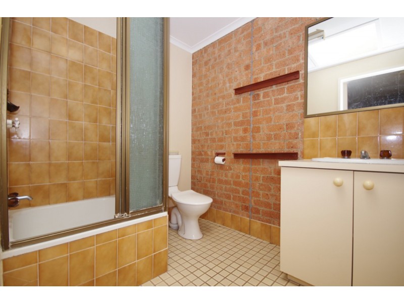 2/296 Redbank Plains Road, Bellbird Park QLD 4300