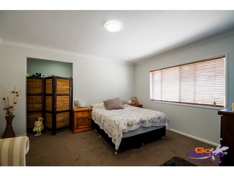 35 Chilton Drive, Deebing Heights QLD 4306