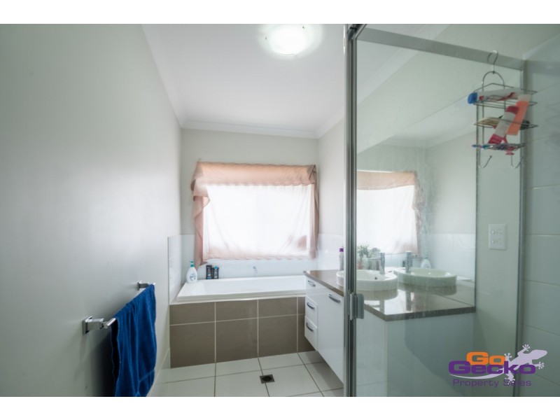 35 Chilton Drive, Deebing Heights QLD 4306