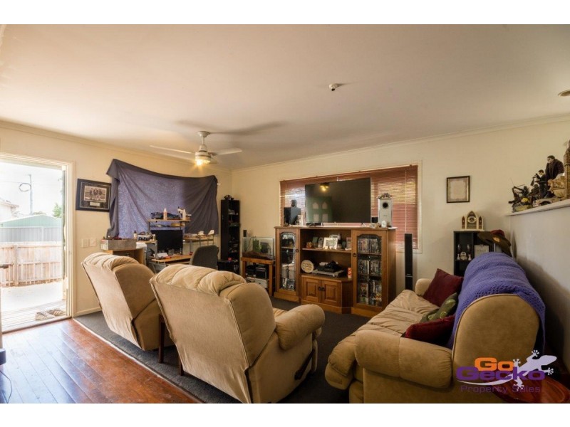 21 Joseph, Dinmore QLD 4303