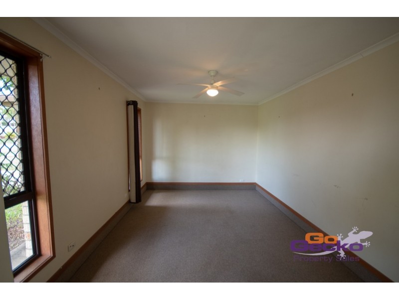 8 Regency Drive, Regents Park QLD 4118
