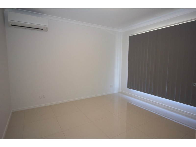 6 Cooper Way, Spring Mountain QLD 4124