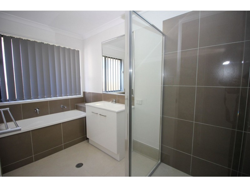 6 Cooper Way, Spring Mountain QLD 4124