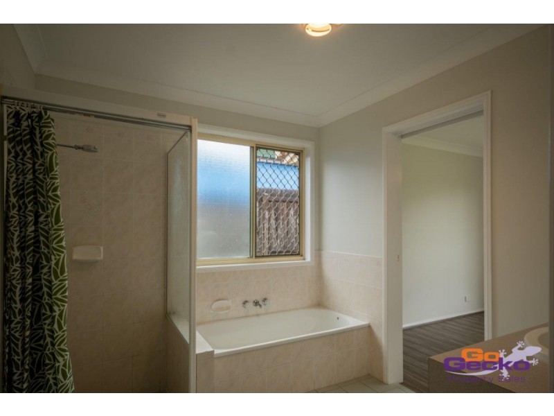 8 Bankswood Court, Camira QLD 4300