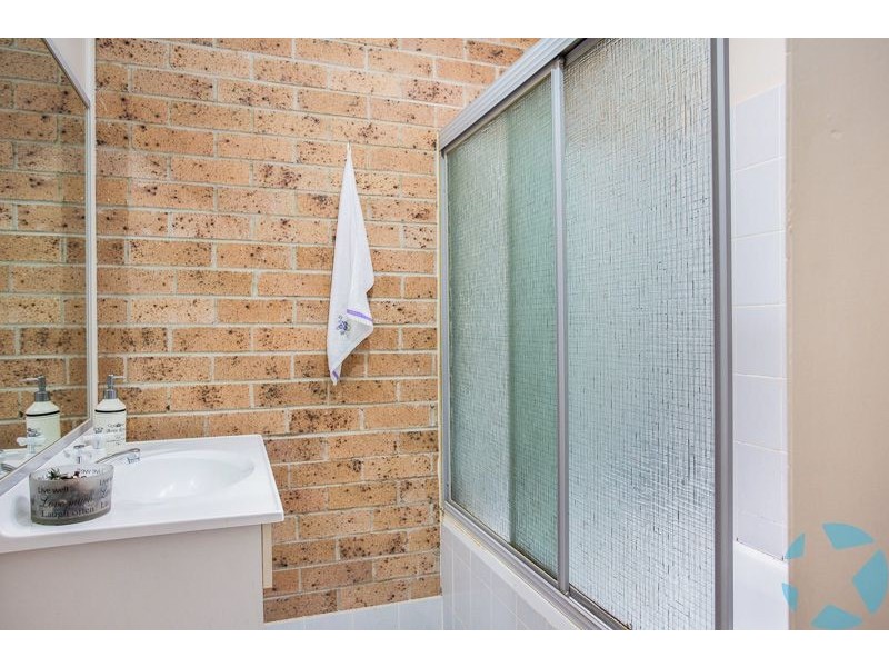 2/60 Fenton Crescent, Minto NSW 2566