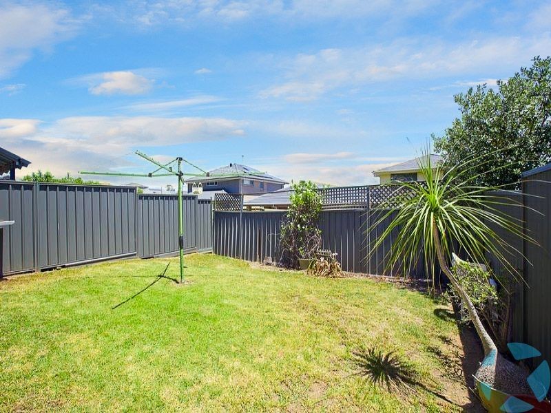 2/60 Fenton Crescent, Minto NSW 2566