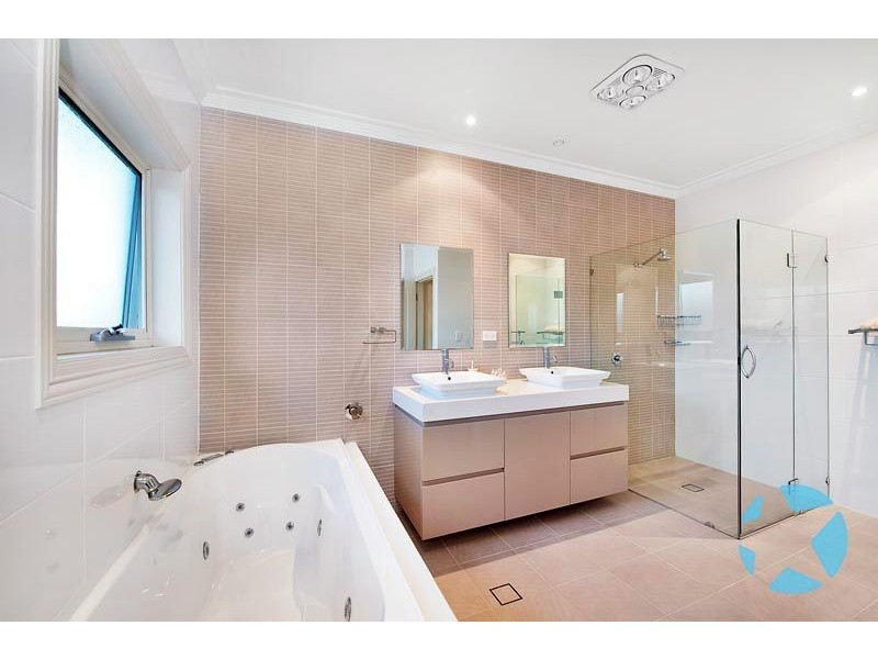 8 Cleveland Close, Rouse Hill NSW 2155