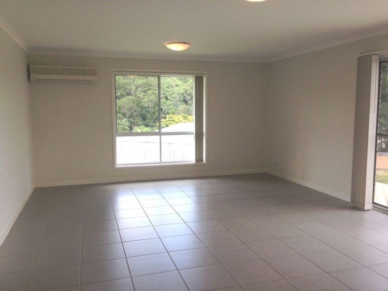4 Cooee Crt, Coes Creek QLD 4560