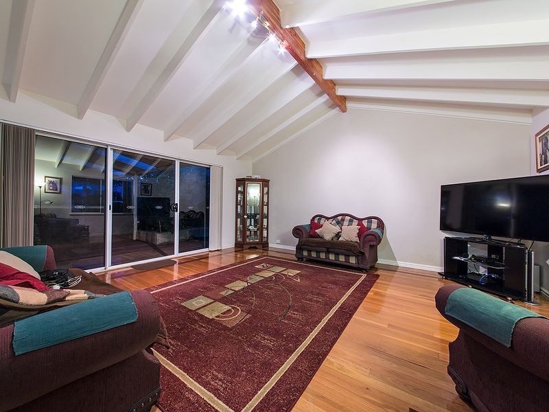 15 Clarkside Court, Wanneroo WA 6065