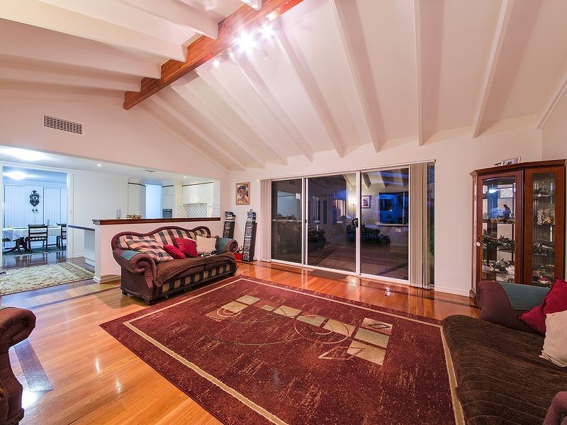 15 Clarkside Court, Wanneroo WA 6065