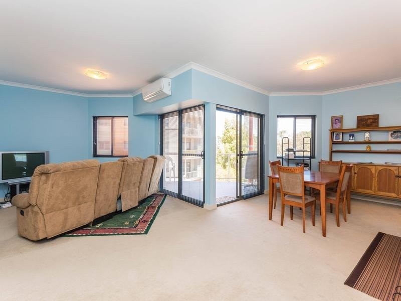 21/1 Walsh Loop, Joondalup WA 6027