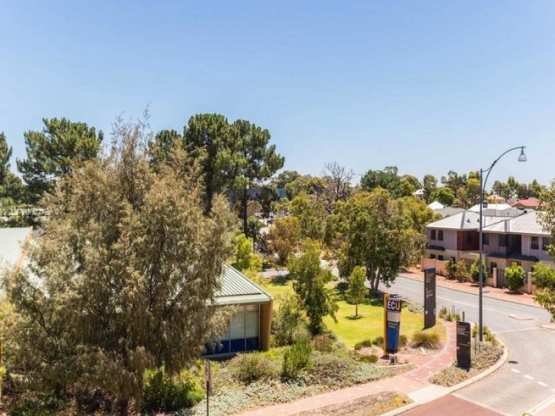 21/1 Walsh Loop, Joondalup WA 6027