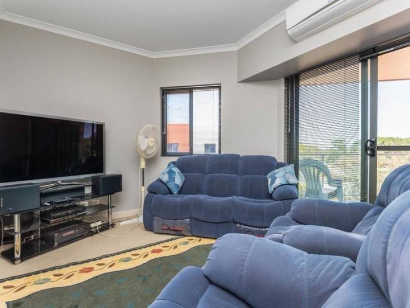 21/1 Walsh Loop, Joondalup WA 6027