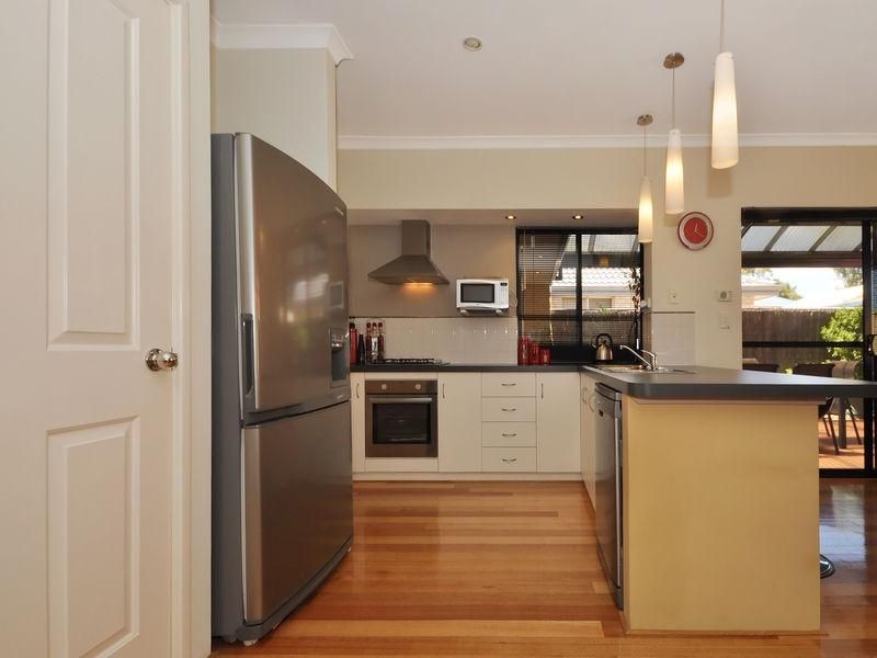 2 St Louis Avenue, Hocking WA 6065