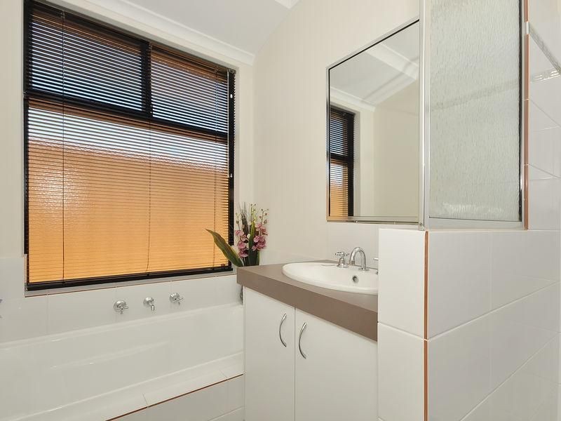 2 St Louis Avenue, Hocking WA 6065