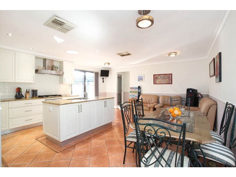 6 Wallawa St, Wanneroo WA 6065