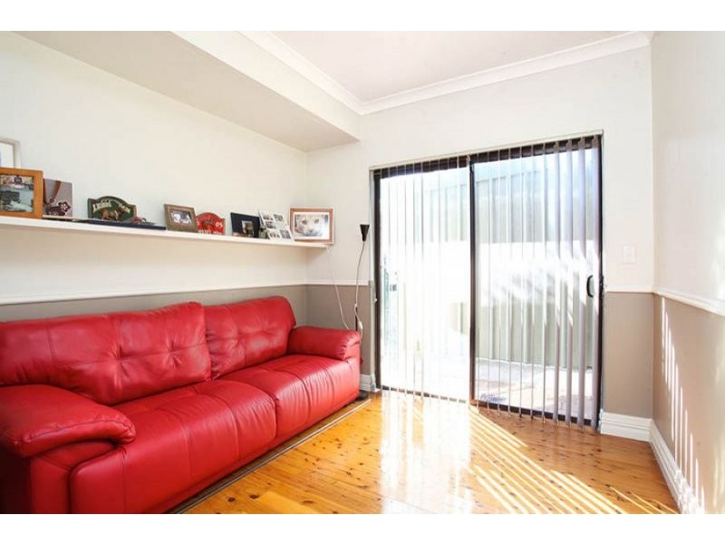 6 Wallawa St, Wanneroo WA 6065