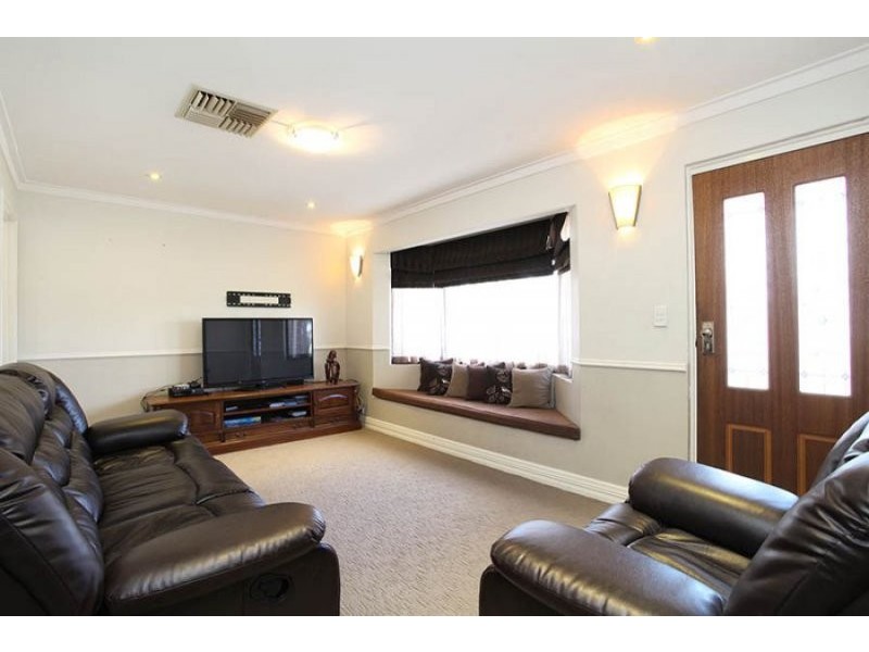 6 Wallawa St, Wanneroo WA 6065