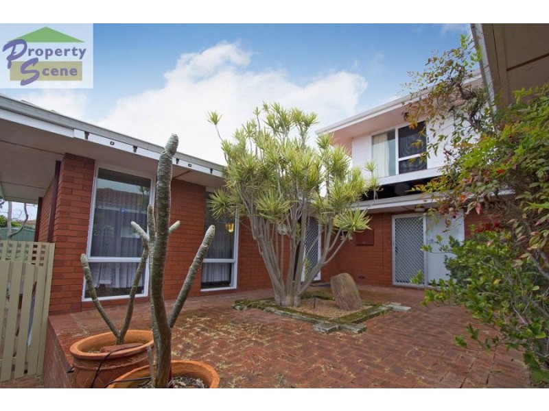 8 Clevedon Way, Karrinyup WA 6018