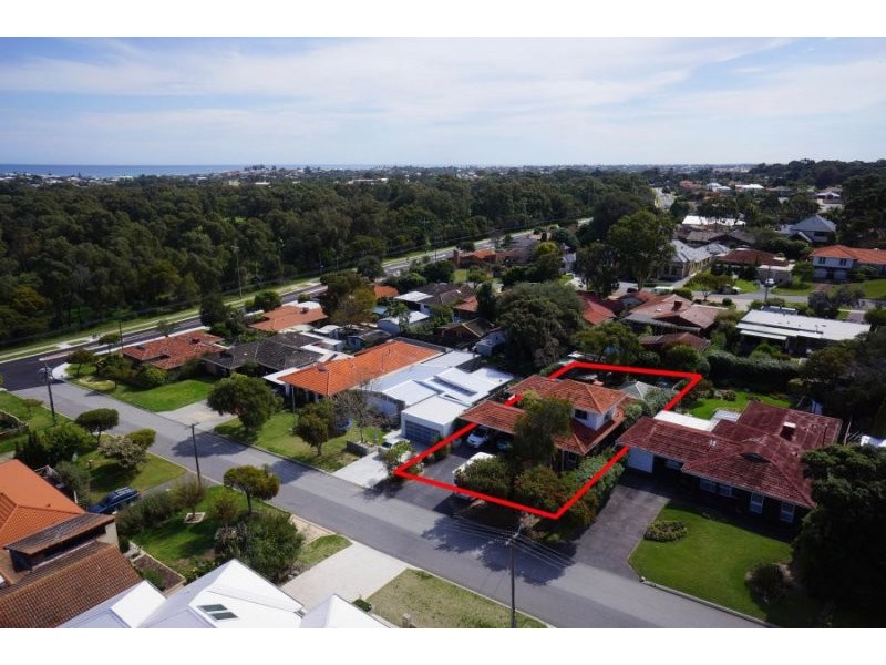 8 Clevedon Way, Karrinyup WA 6018