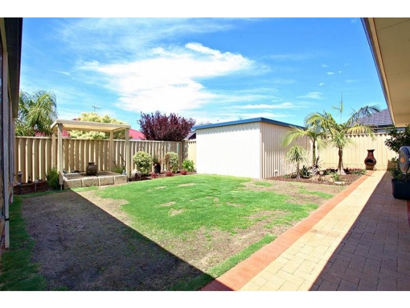 8 Sisley Approach, Tapping WA 6065