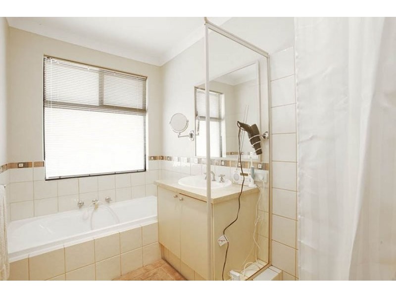 8 Sisley Approach, Tapping WA 6065