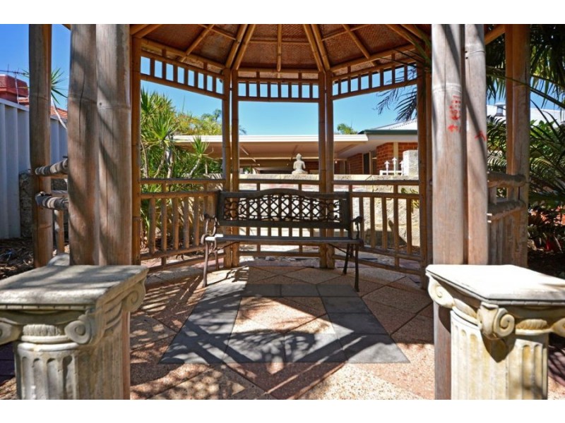 5 Griffiths Road, Sinagra WA 6065