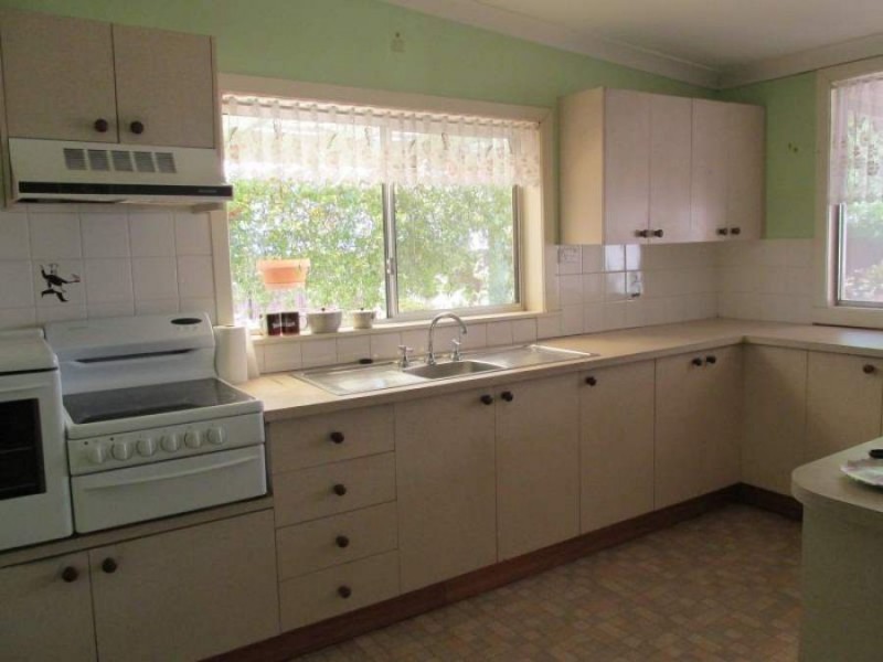 24 Guernsey Street, Scone NSW 2337