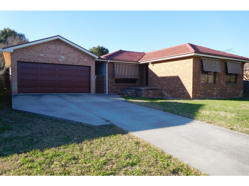 2 Lang Place, Scone NSW 2337