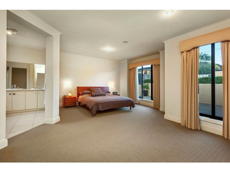 8 Virgillia Street, Blackburn North VIC 3130