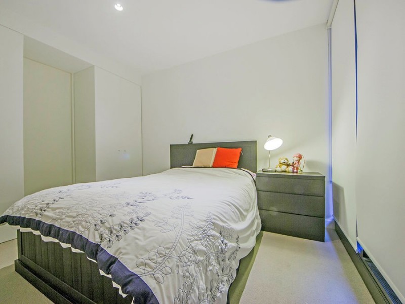 417/74 Queens Road, Melbourne VIC 3000